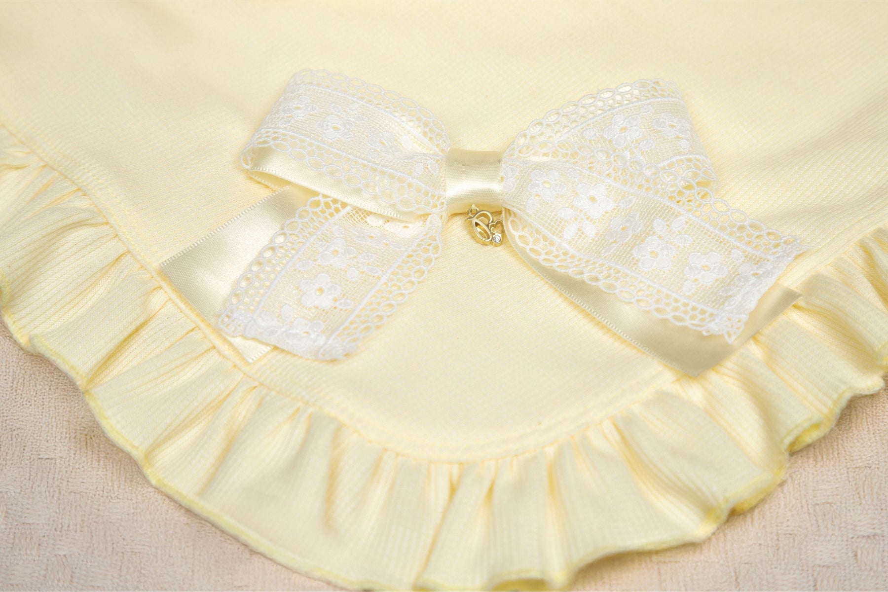 Saída Maternidade Paraiso Luxo Bordado com Manta, Sapatinho e Body