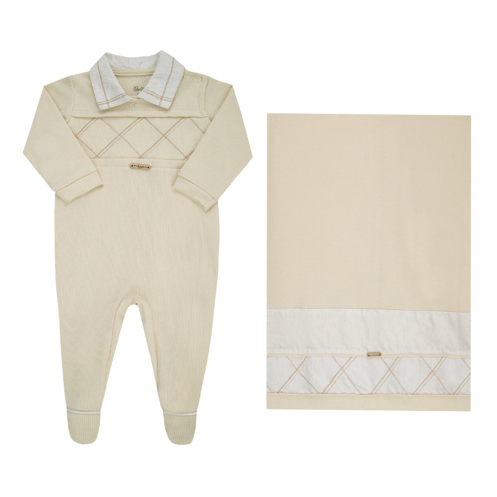 Saída Maternidade Macacão Quadriculado com Abertura Lateral e Manta Mescla Efeito Linho Paraiso.