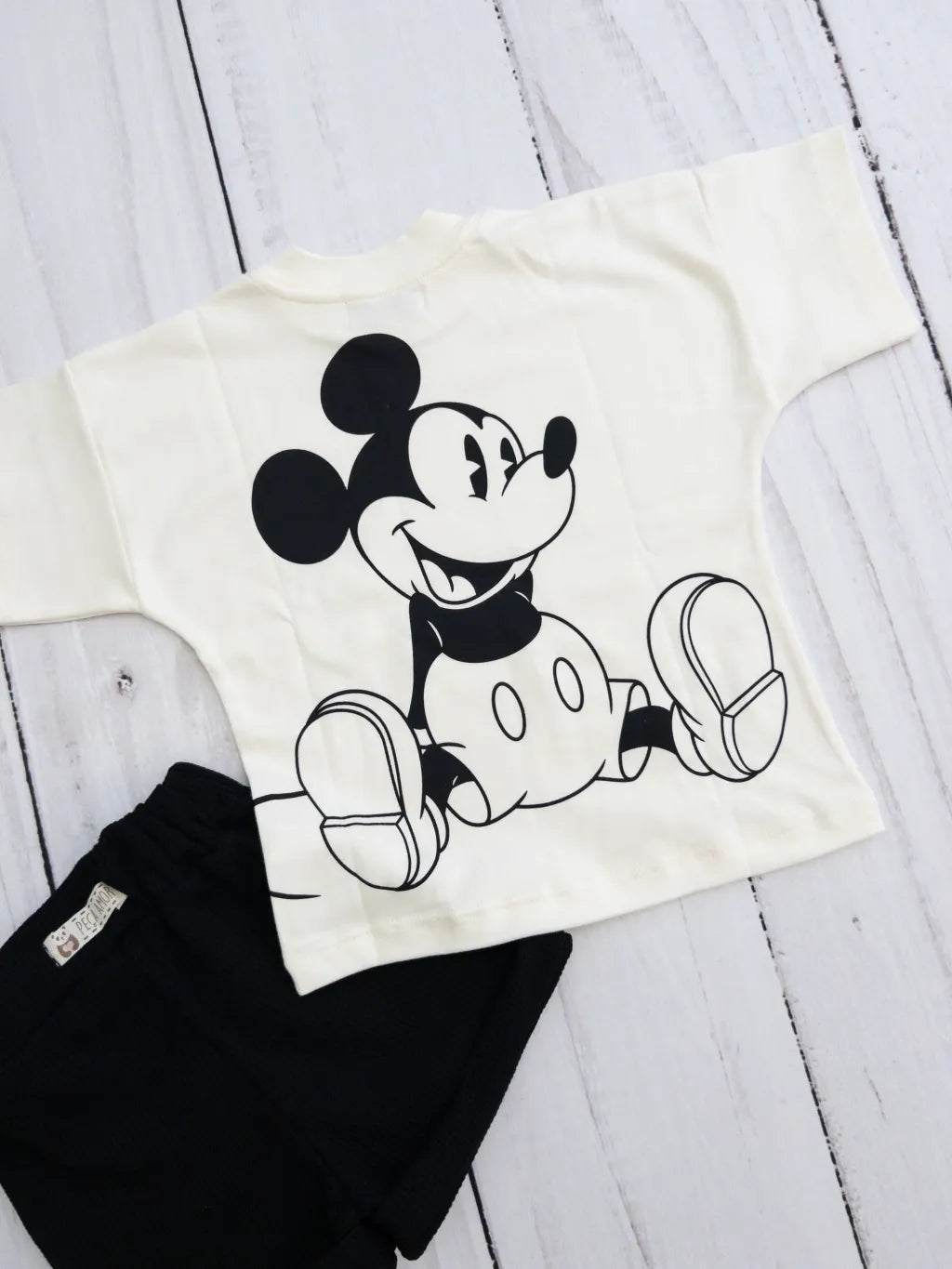 Conjunto Blusa + Shorts Mickey