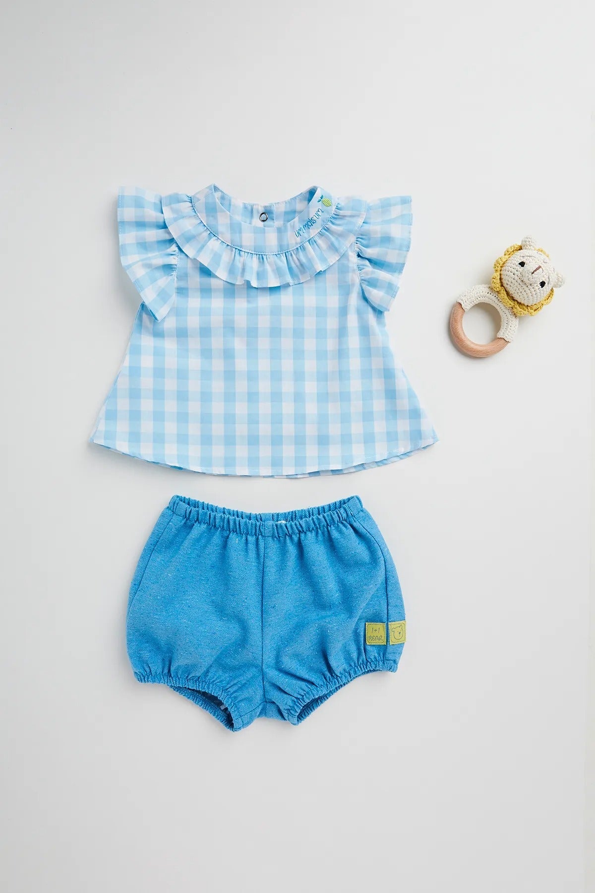 Conjunto Infantil para Bebê Bata em Tricoline Xadrez com Bordado e Short em Sarja