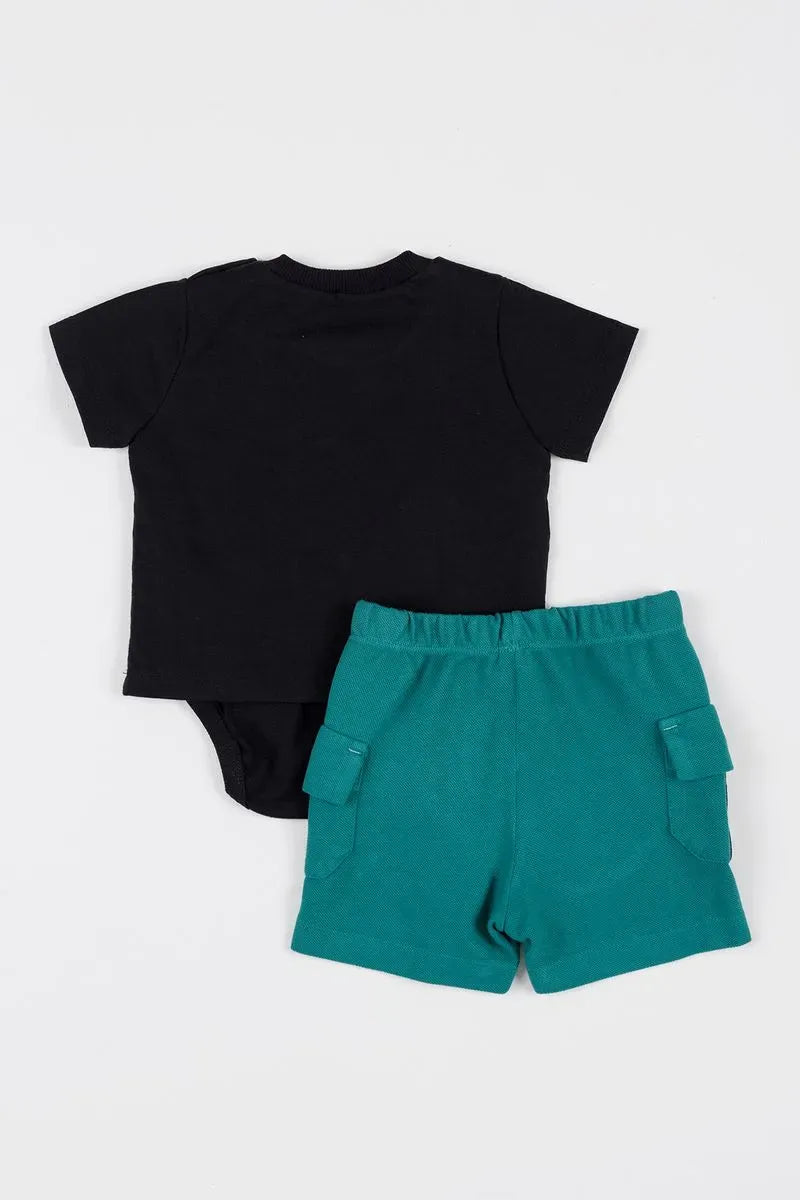 Conjunto Bebê com Camiseta Body de Malhe 100% Algodão e Bermuda de Moletom Jeans