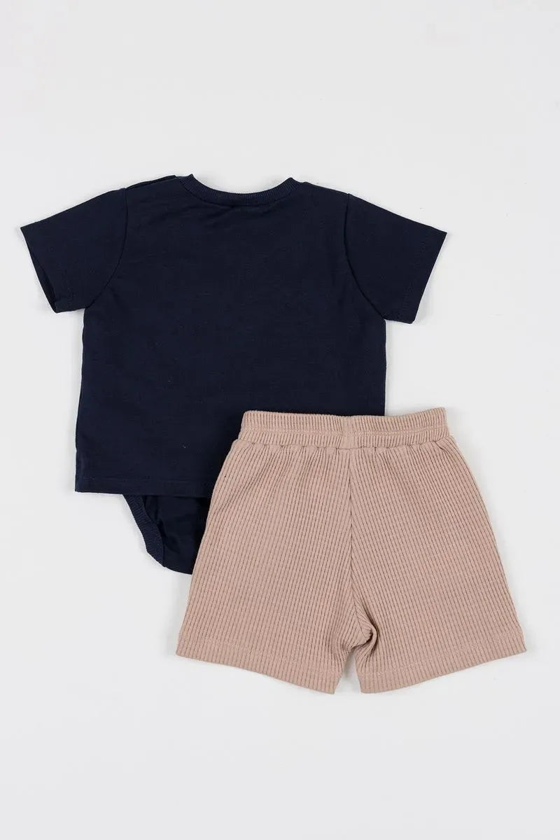Conjunto Bebê com Camiseta Body de Malha 100% Algodão com Estampa e Bermuda de Malha Texturizada