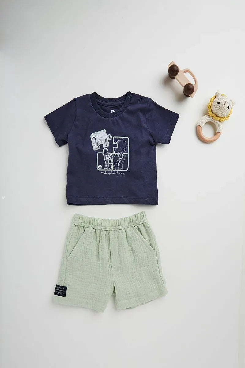 Conjunto Infantil Camiseta de Malha 100% Algodão com Estampa Quebra-Cabeça Elefante e Bermuda de Cambraia de Algodão
