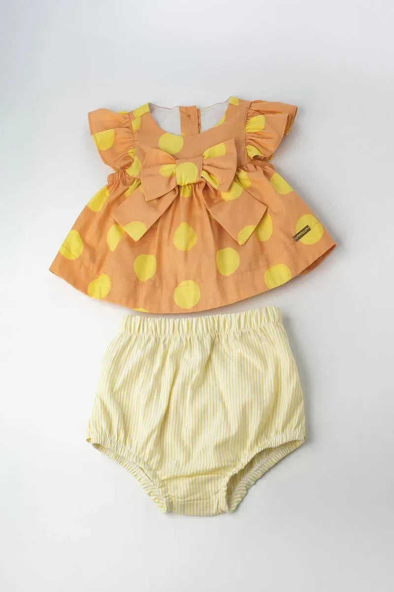 Conjunto Infantil para Bebê Bata em Tricoline Xadrez com Bordado e Short em Sarja