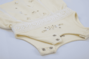 Saída Maternidade Paraiso Luxo Bordado com Manta, Sapatinho e Body