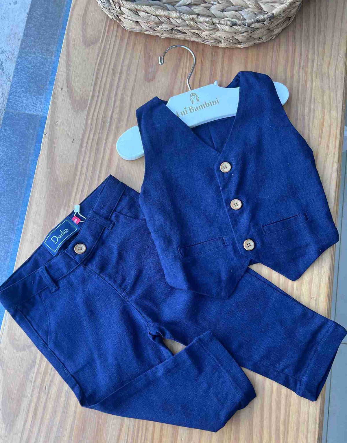 CONJUNTO COLETE REGATA BOTÕES E CALÇA EM LINHO MENINO DUDES