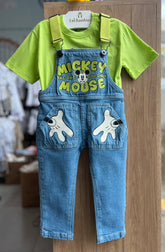 CONJUNTO BLUSA MANGA CURTA MICKEY JOIA E JARDINEIRA ALÇA BOTÕES BOLSO MENINO YOUCCIE