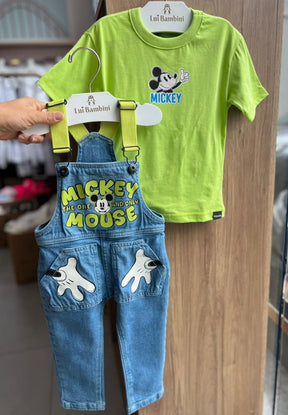 CONJUNTO BLUSA MANGA CURTA MICKEY JOIA E JARDINEIRA ALÇA BOTÕES BOLSO MENINO YOUCCIE