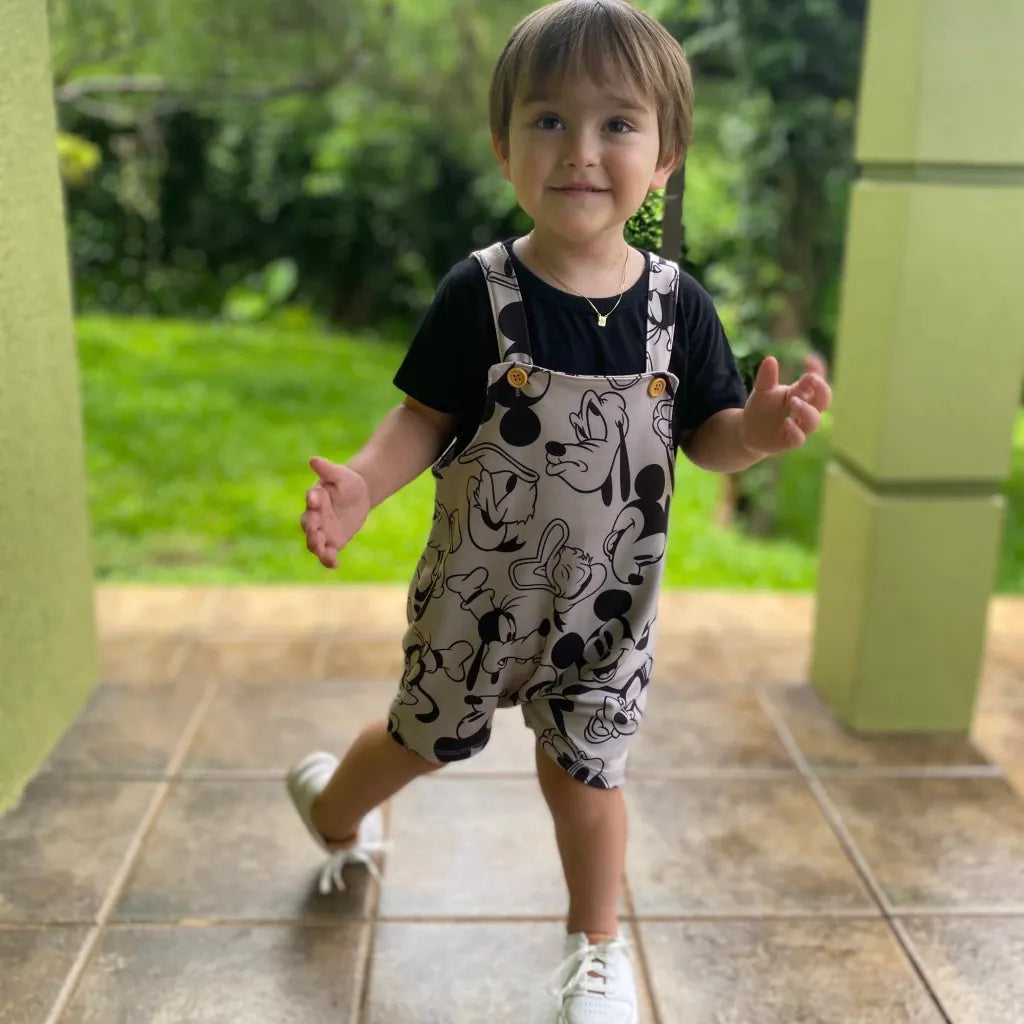 Conjunto Jardineira e Camiseta Friends