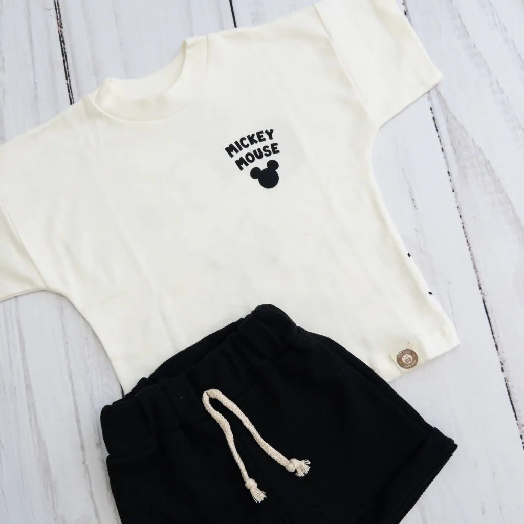 Conjunto Blusa + Shorts Mickey