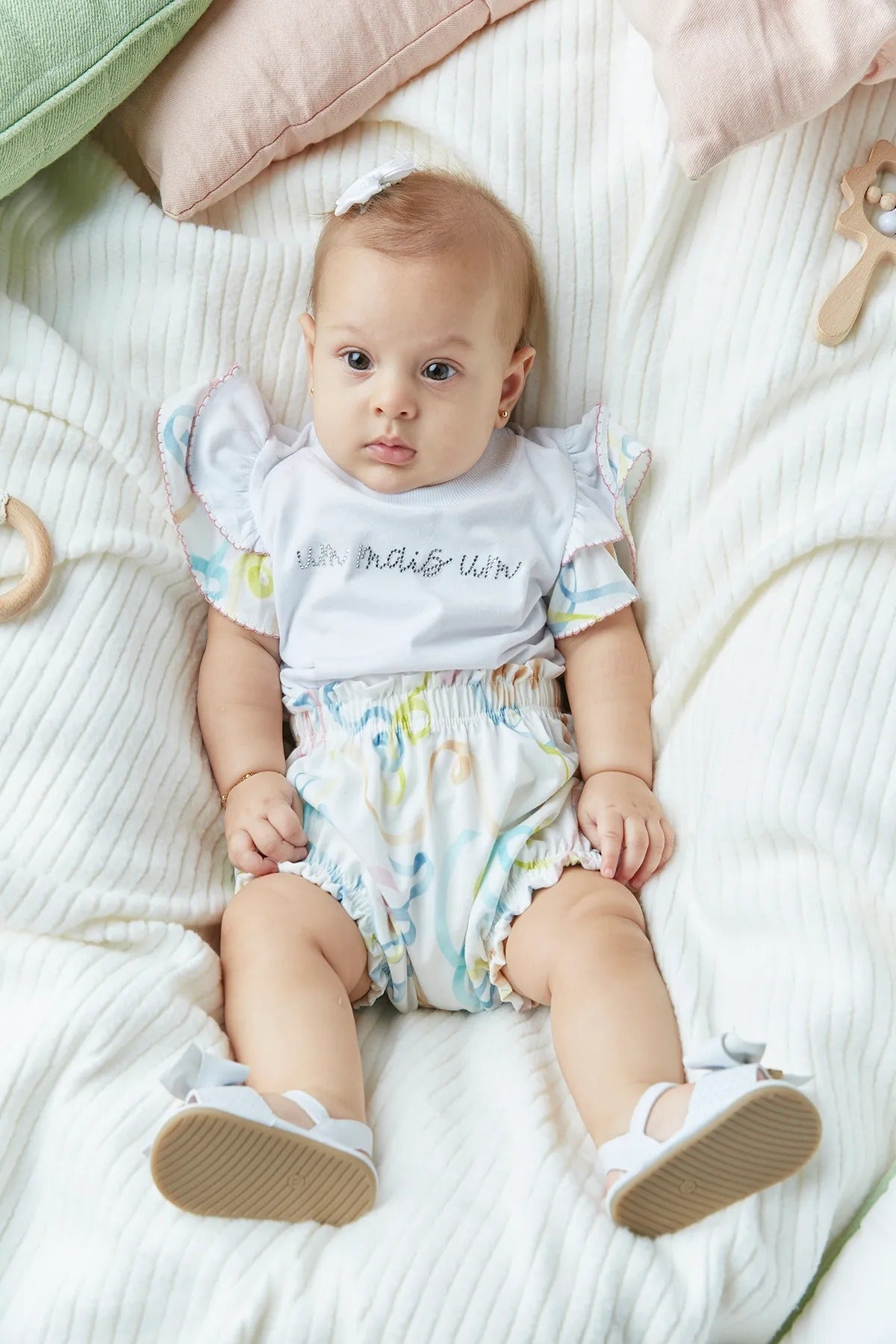 Conjunto Infantil para Bebê Blusa e Short de Malha com Estampa de Fitas