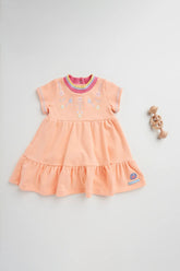 Vestido Midi Infantil para Bebê Menina em Malha com Gola de Tricô e Bordado